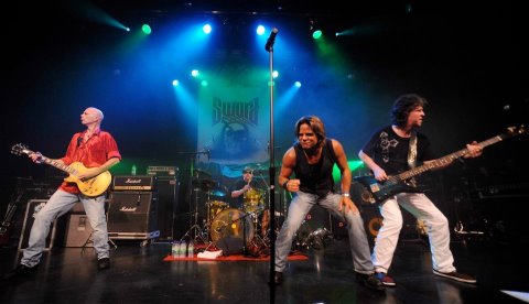 598796_407446612639389_722343375_n