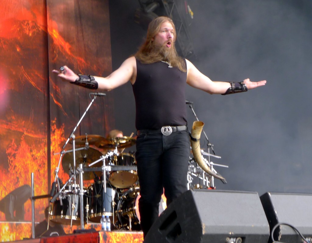 Amon_Amarth_-_Tuska_2011_-_05