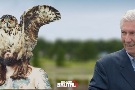 Gilles Duceppe regarde des choses&nbsp;metal