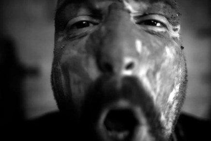 The King is Blind part sur les chapeaux de&nbsp;roues!