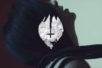 Me And That Man te montre comment une soeur se&nbsp;masturbe