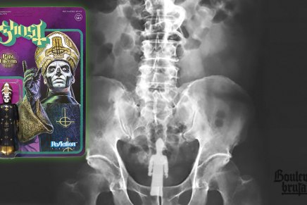 EXCLUSIF! Un admirateur de Ghost s’insère une figurine de Papa Emeritus III dans le&nbsp;rectum